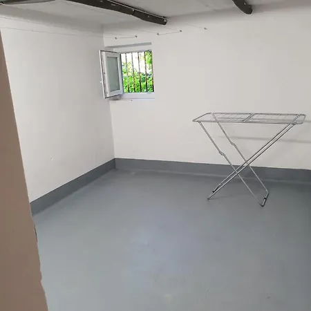 Lejlighed Kernsaniertes In Ruhiger Und Zentraler Lage By Interhome *